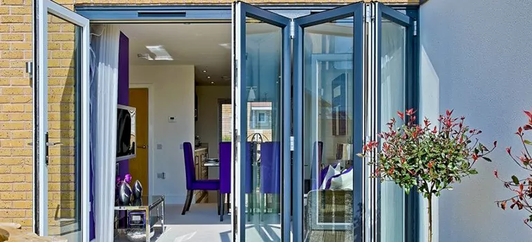 Commercial Door Glass Repair in Vaughan, ON